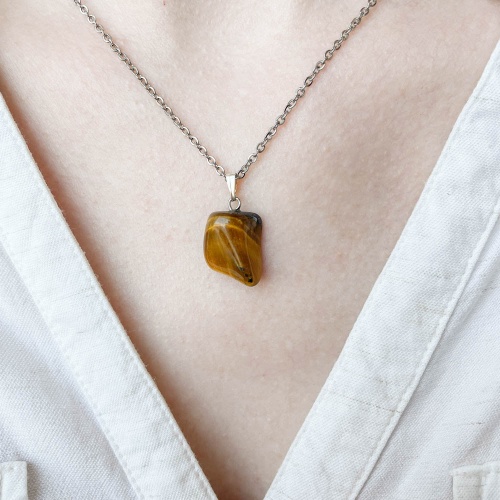 Кулон из тигрового глаза