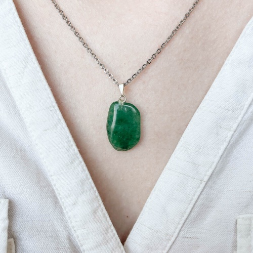 Кулон из зелёного авантюрина