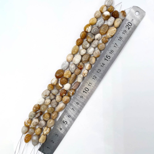 Бусины из окаменелого коралла