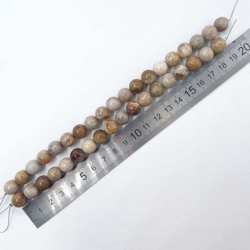 Бусины из окаменелого коралла