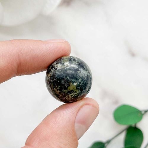 Шар из камня камбаба