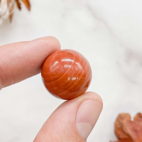 Шар из яшмы красной