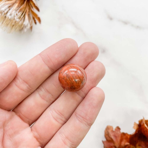 Шар из яшмы красной