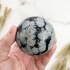 Шар из обсидиана снежного