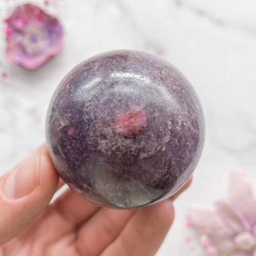 Шар из турмалина в лепидолите