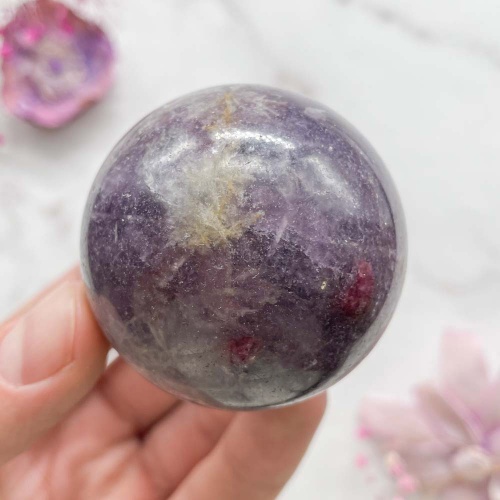 Шар из турмалина в лепидолите