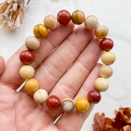 Браслет из мукаита