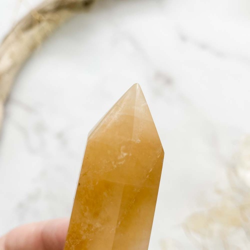 Столбик из кальцита золотистого