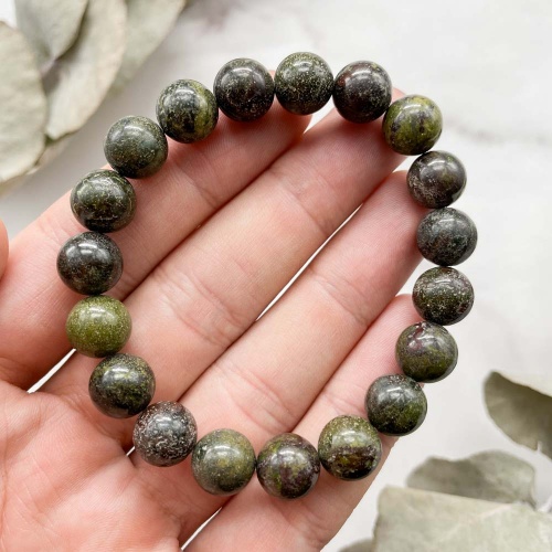 Браслет из эпидота с пьемонтитом (Кровь дракона)