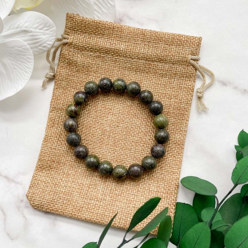 Браслет из эпидота с пьемонтитом (Кровь дракона)