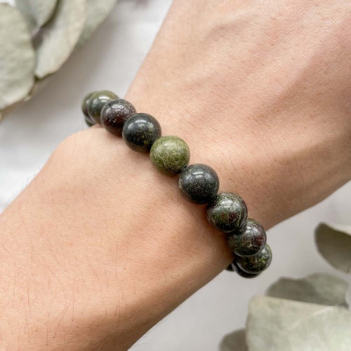 Браслет из эпидота с пьемонтитом (Кровь дракона)
