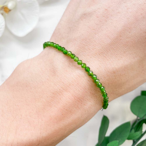 Браслет из хромдиопсида (огранка)