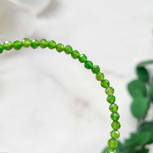 Браслет из хромдиопсида (огранка)