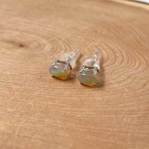 Пусеты из опала благородного