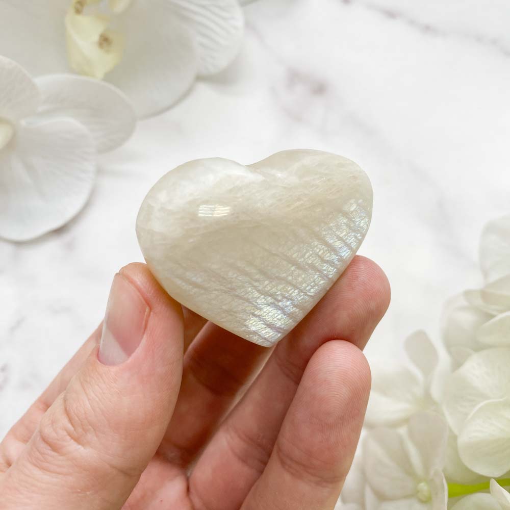 Сердце из лунного камня
