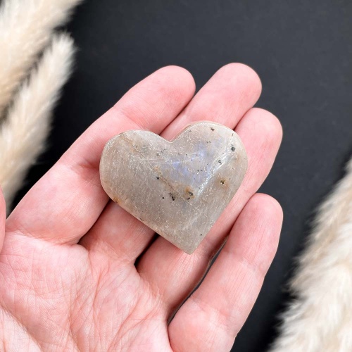 Сердце из лунного камня