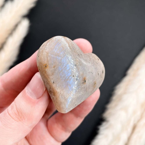 Сердце из лунного камня