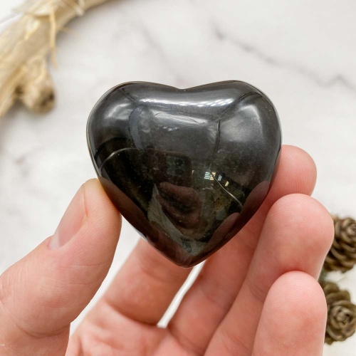 Сердце из обсидиана серебристого