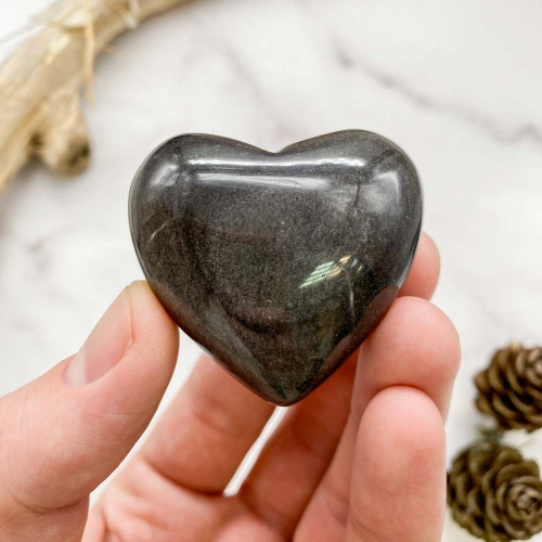 Сердце из обсидиана серебристого