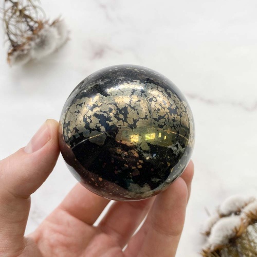 Шар из пирита в породе