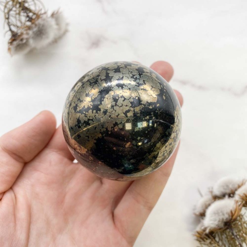 Шар из пирита в породе