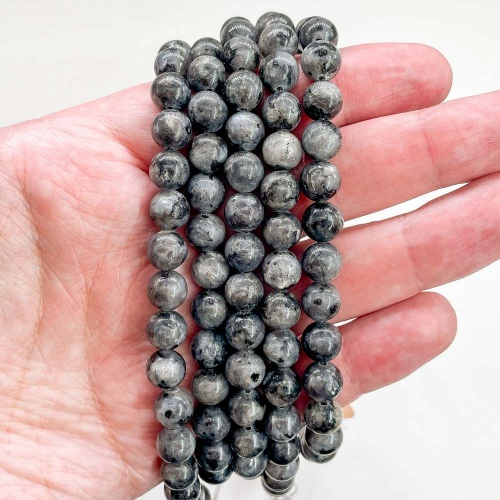 Бусины из ларвикита