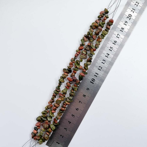 Бусины из унакита