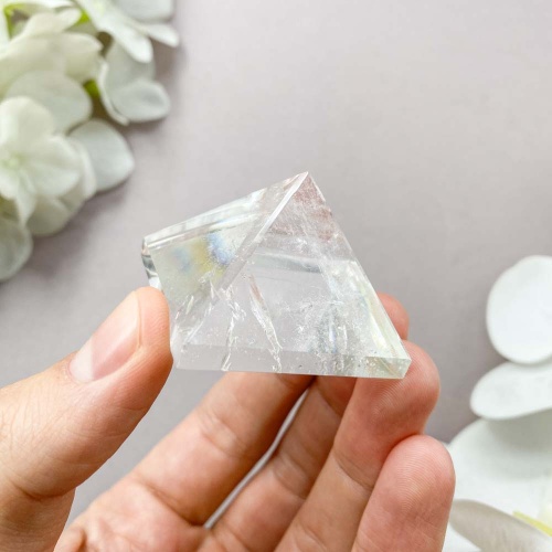 Пирамида из горного хрусталя