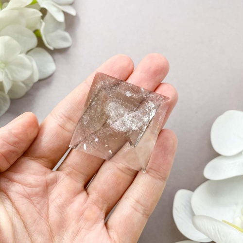 Пирамида из горного хрусталя