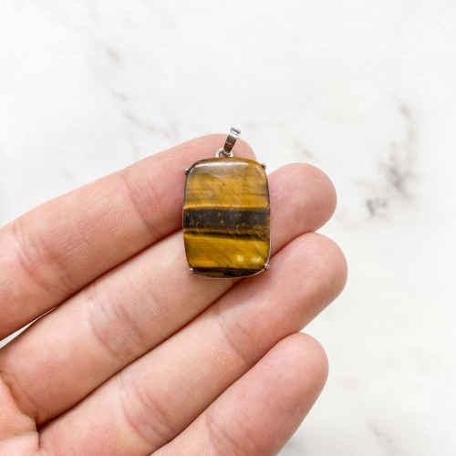 Кулон из тигрового глаза