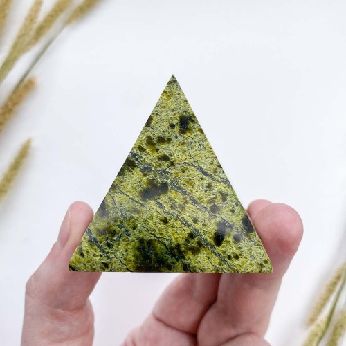 Пирамида из змеевика