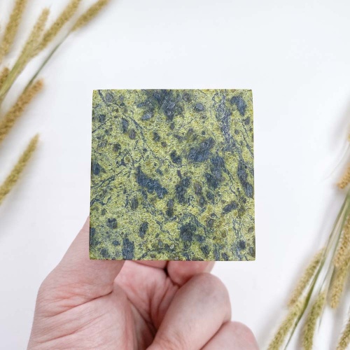 Пирамида из змеевика