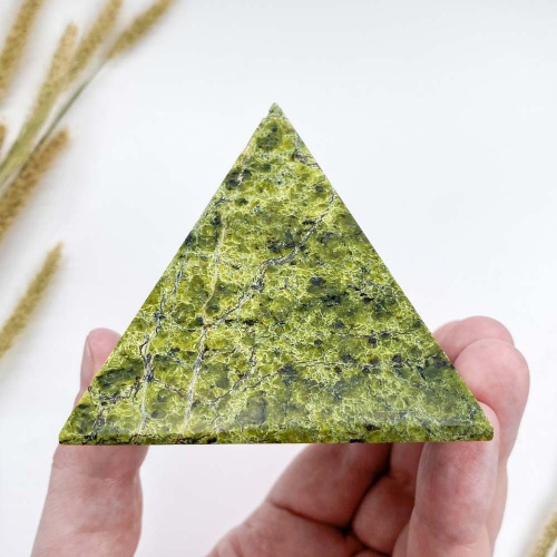 Пирамида из змеевика