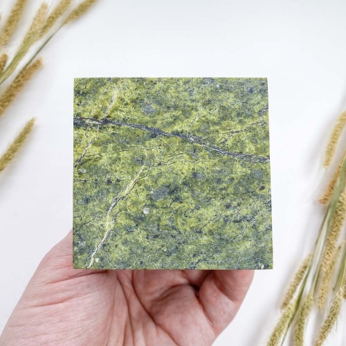 Пирамида из змеевика