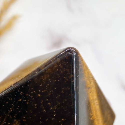 Пирамида из тигрового глаза