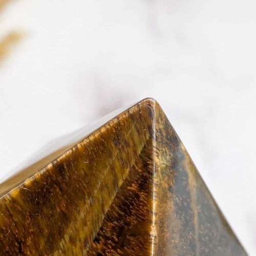 Пирамида из тигрового глаза