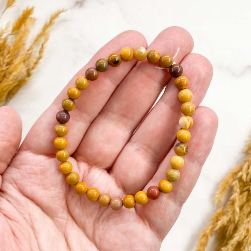 Браслет из мукаита