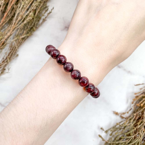 Браслет из граната (альмандина) тонированного