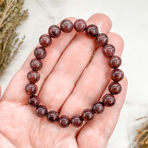 Браслет из граната (альмандина) тонированного