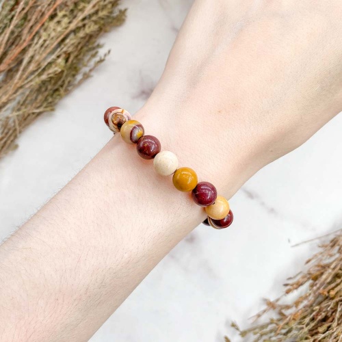 Браслет из мукаита