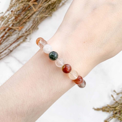 Браслет из кварца с включениями