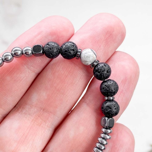 Браслет из лавы, кальцита серого и геметина