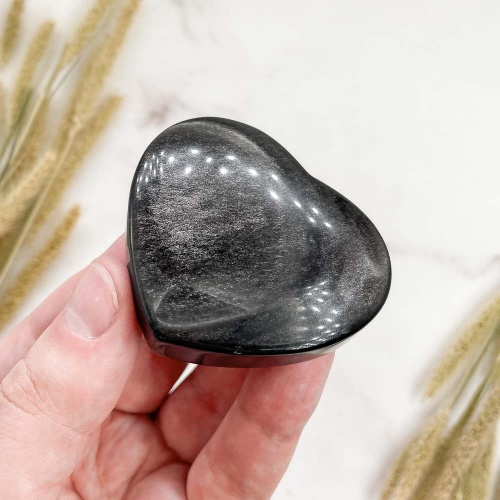 Сердце из обсидиана серебристого