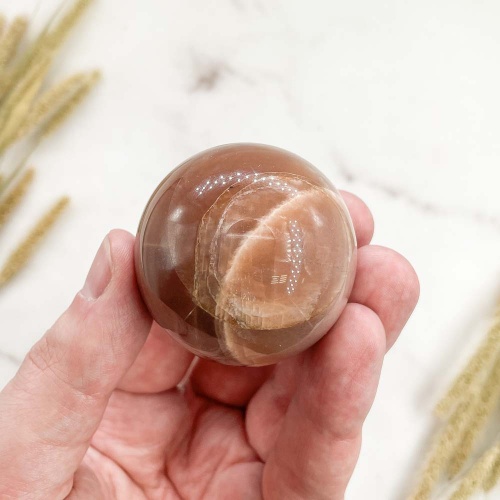 Шар из солнечно-лунного камня