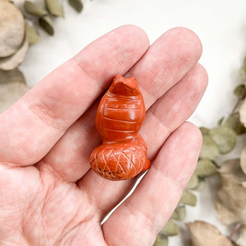 Фигурка змеи из яшмы красной
