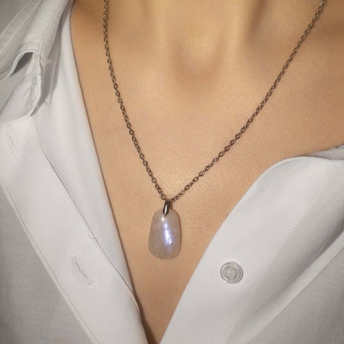 Кулон из лунного камня