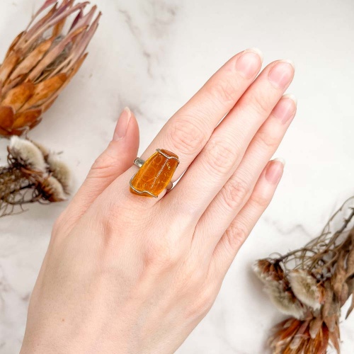 Кольцо с янтарем